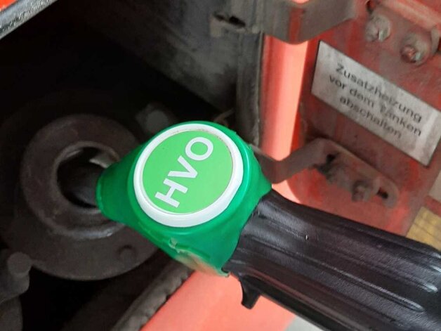 Auf dem Tankdeckel steht es drauf: HVO.