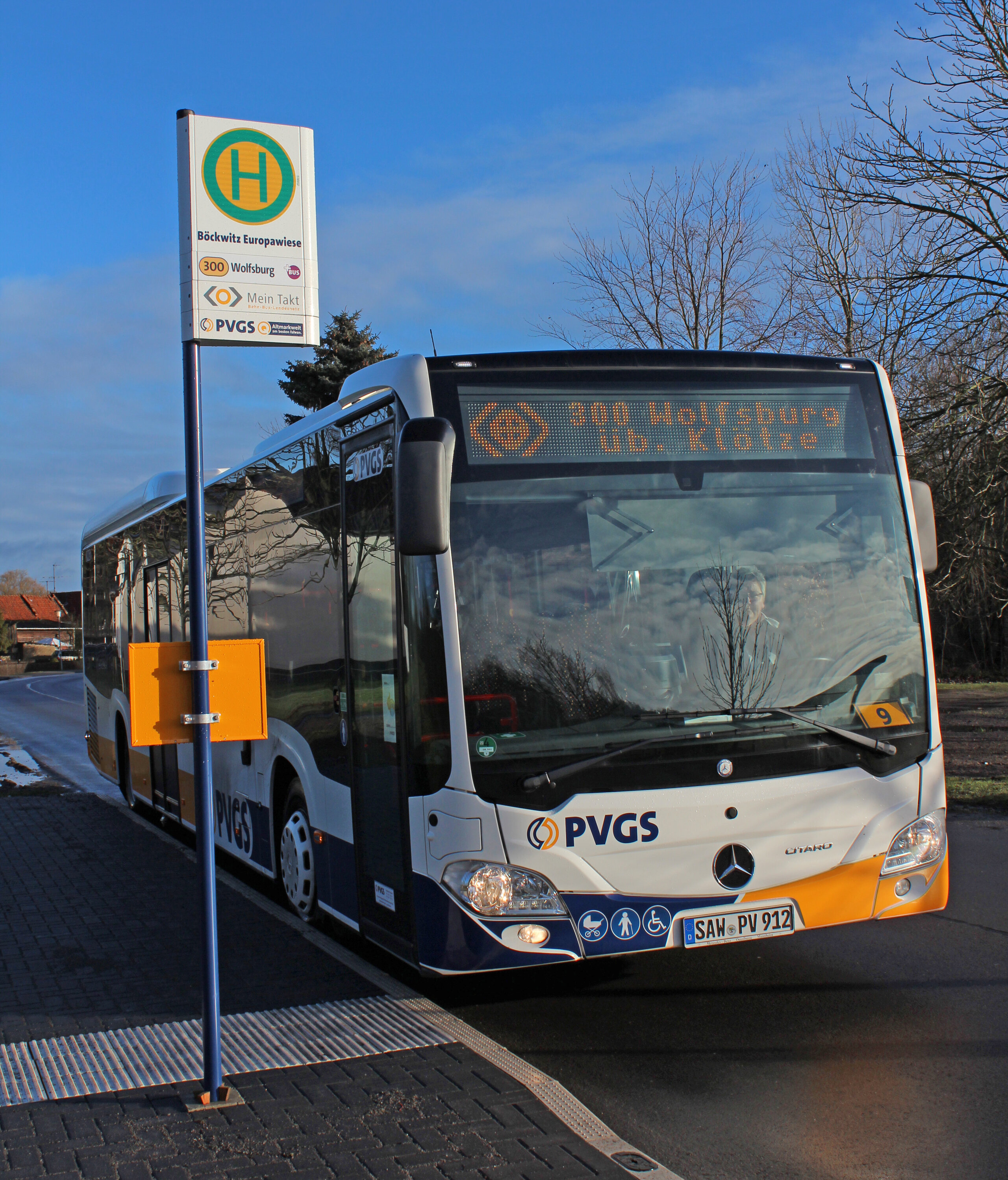 Ein Landesbus aus Sachsen-Anhalt