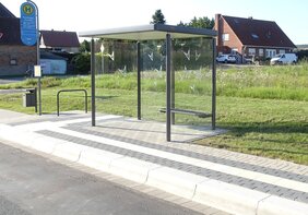 Eine barrierefrei erreichbare Bushaltestelle.