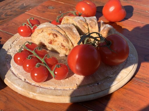 Brot und Tomaten