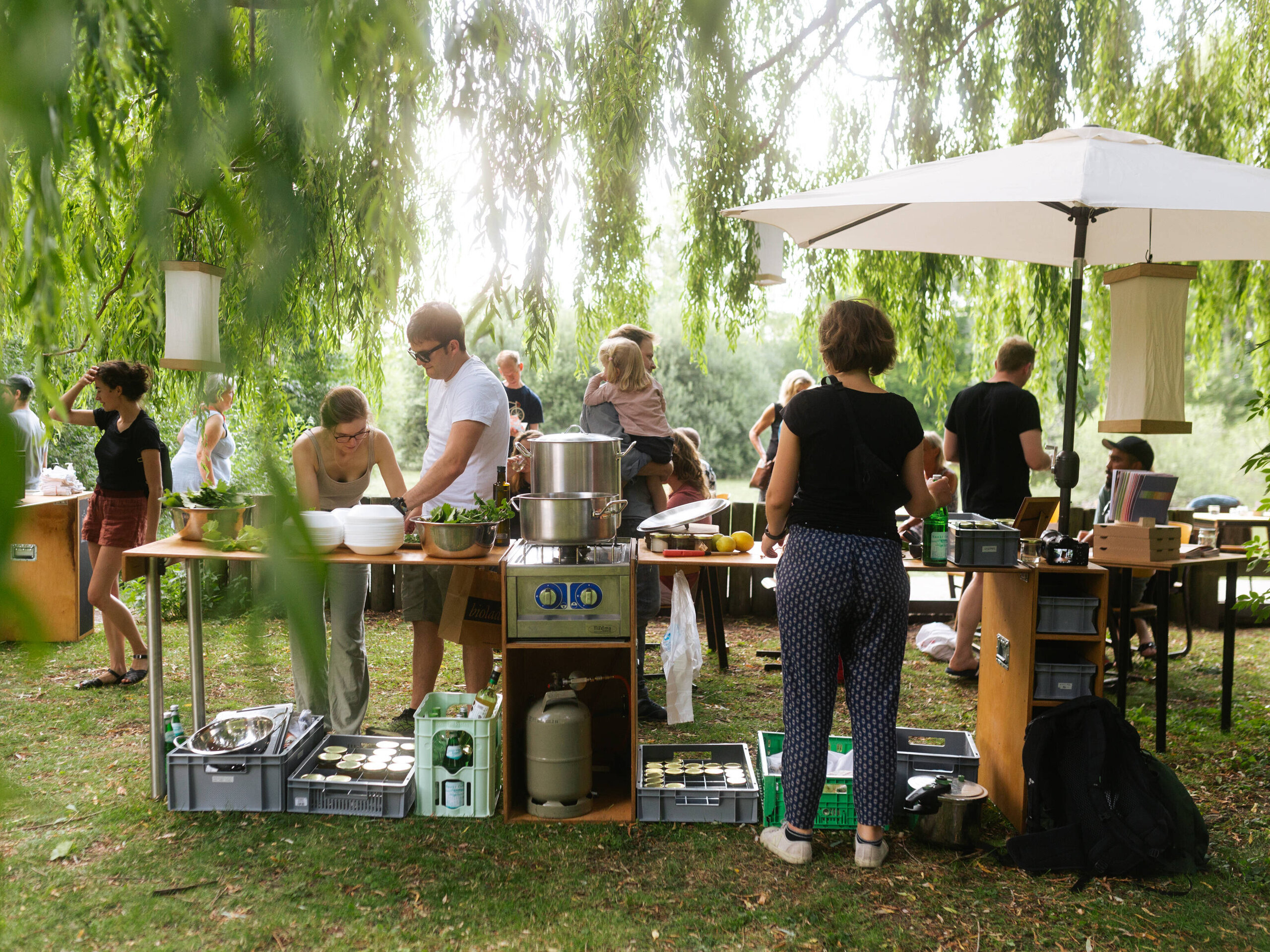 Das Projekt „Saisonale Schätze“ hat mit Outdoor-Workshops den Teilnehmenden viel Wissenswertes um regionale, ressourcenschonendes und gesundes Essen vermittelt. 
