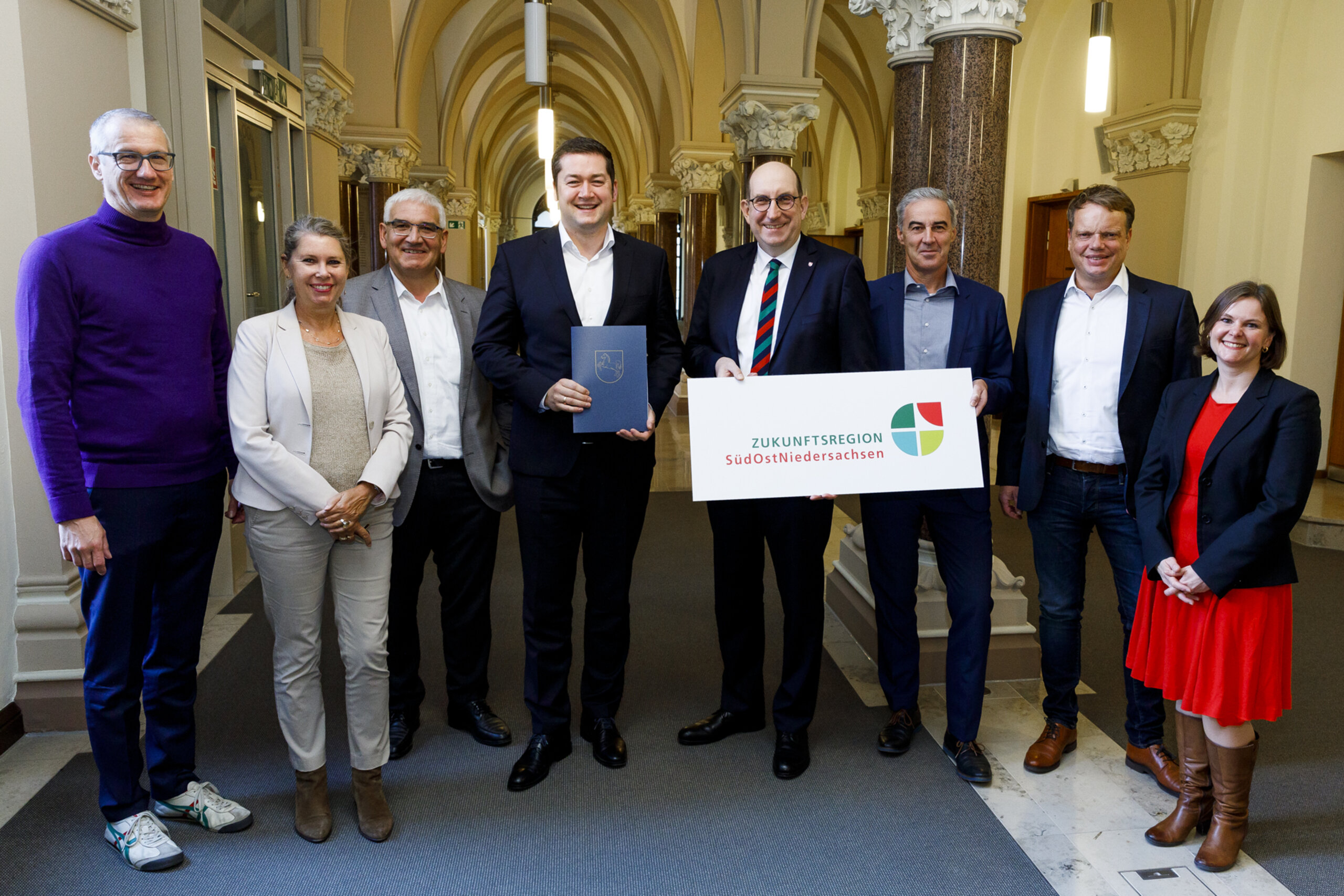 v.l.n.r: Michael Walther, Annette Schütze, Wendelin Göbel, Dr. Thorsten Kornblum, Matthias Wunderling-Weilbier, Ralf Sygusch, Christoph Bratmann, Vanessa Boltmann. 