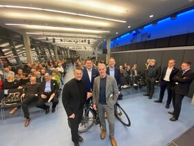 Freuen sich auf den Start der Bürgerbeteiligung für die Radschnellverbindung: Wolfenbüttels Bürgermeister Ivica Lukanic (v.links), Braunschweigs Oberbürgermeister Dr. Thorsten Kornblum, Regionalverbandsdirektor Ralf Sygusch und Salzgitters Stadtrat Michael Tacke.