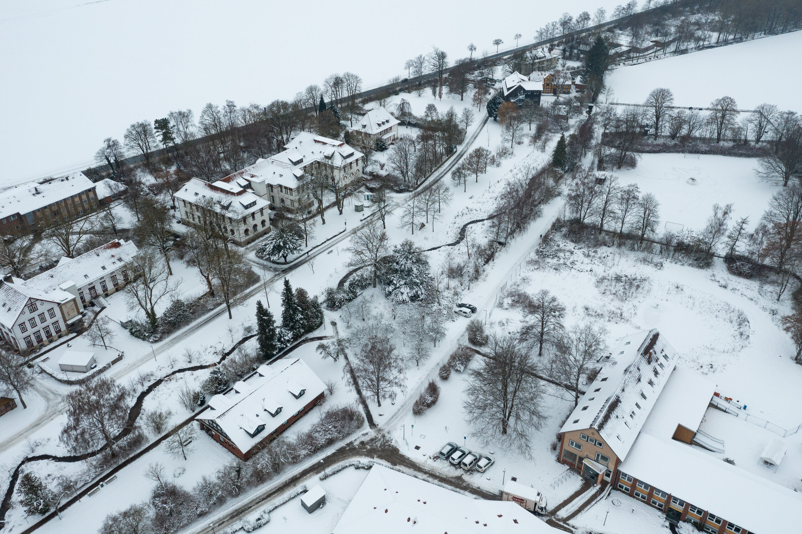 Die Wabe zieht sich durch das Dorf Neuerkerode im Landkreis Wolfenb&uuml;ttel.