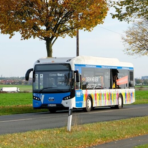 Ein Bus der KVG auf der Strecke