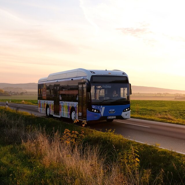 Ein Bus der KVG auf seiner Fahrt.