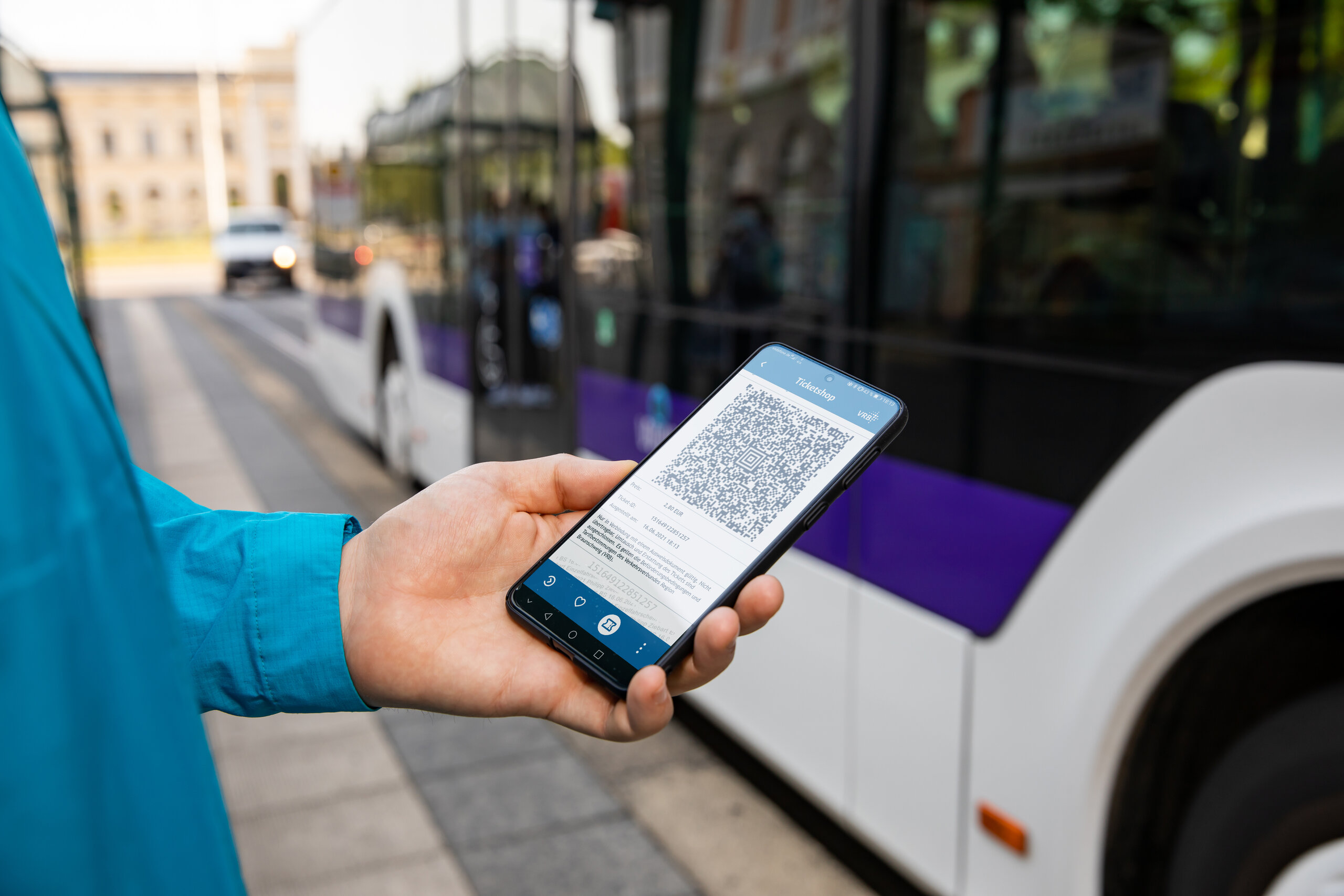 Ein digitales ÖPNV-Ticket in der App "VRB Fahrinfo & Tickets".