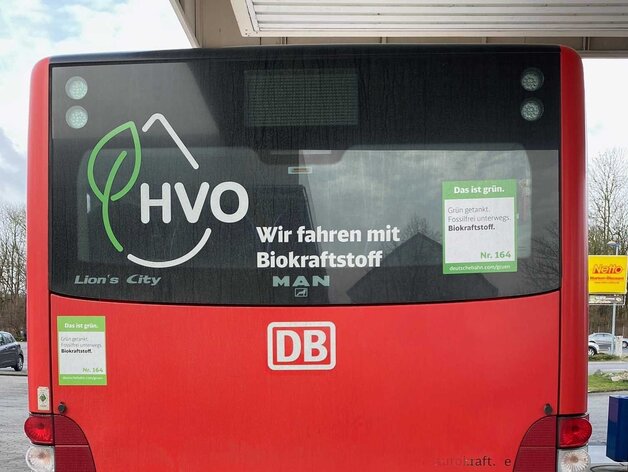 Die Busse der RBB fahren mit dem sog. HVO.