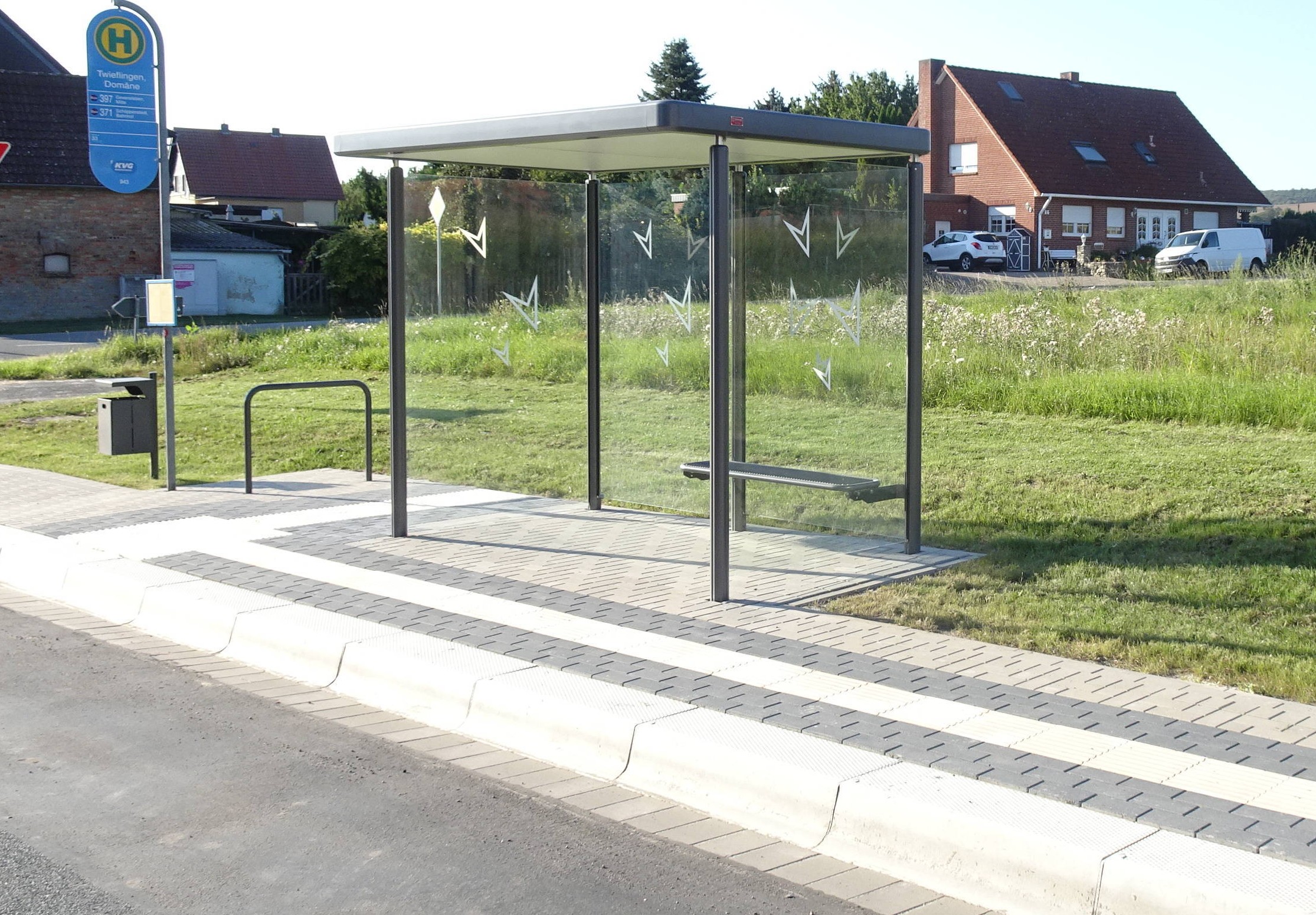 Eine barrierefrei erreichbare Bushaltestelle.